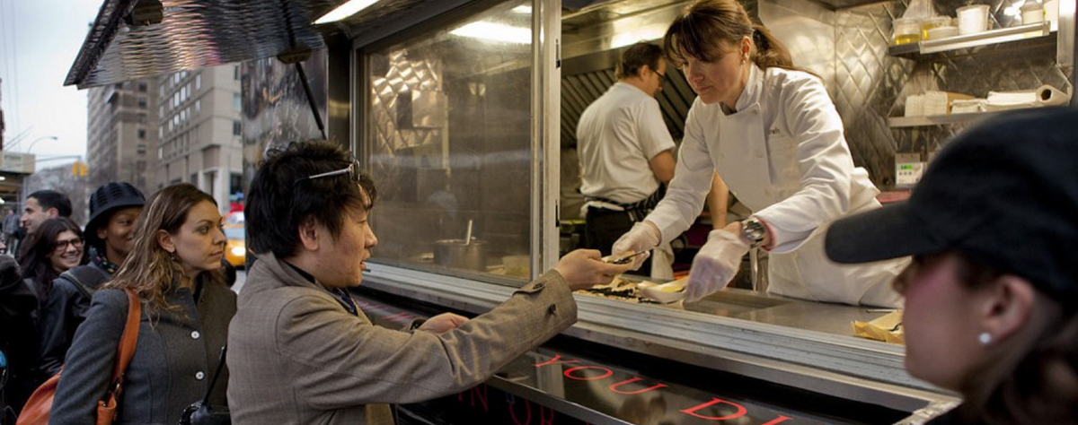 restaurantes-sobre-ruedas-como-equipar-la-cocina-de-un-food-truck-img